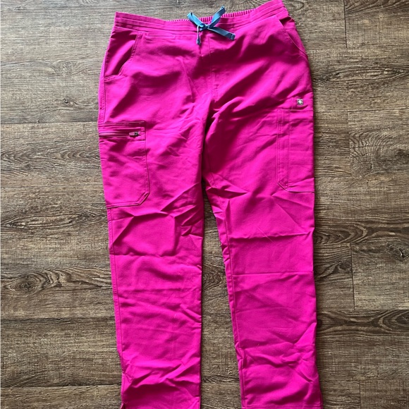 Figs Scrubs matching set. 
Size M women’s 
Brand New with tags - Picture 2 of 7